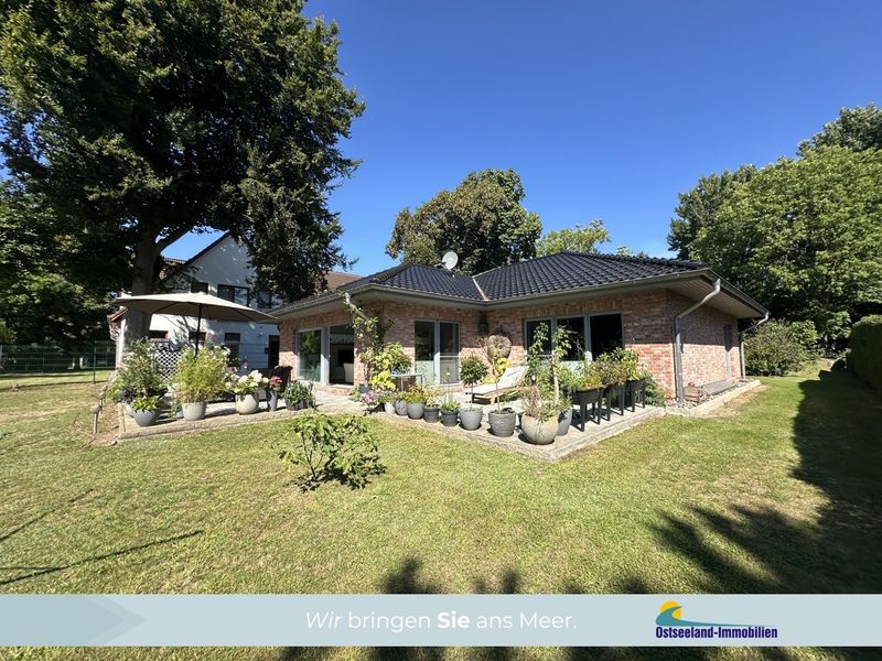 Wo die Ruhe zu Hause ist – exklusiver Bungalow zwischen Wiesen, Wald und Boddenlandschaft